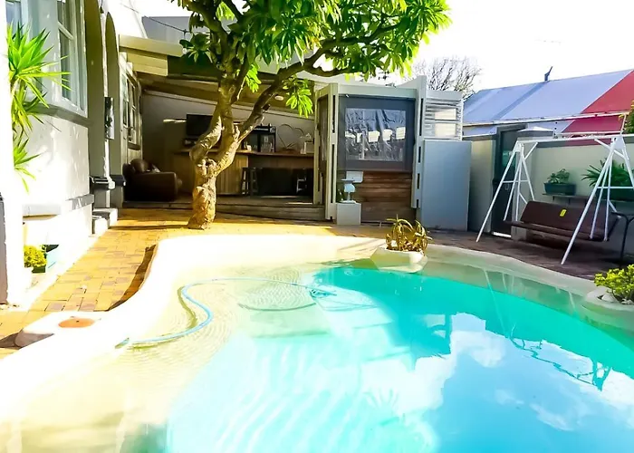 Green Elephant Backpackers Cape Town