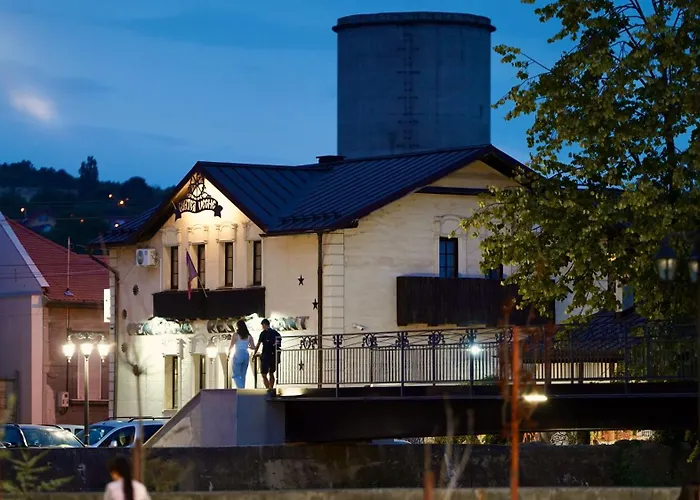 Curtea Veche Hotel Hunedoara