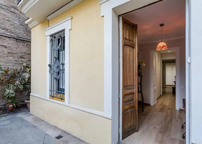 Lovely Designed House Connected To Center Cornellà de Llobregat