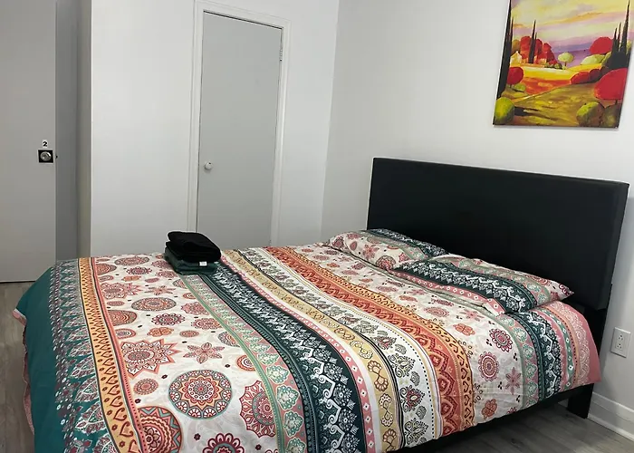 Toronto Midtown Room With Queen Bed