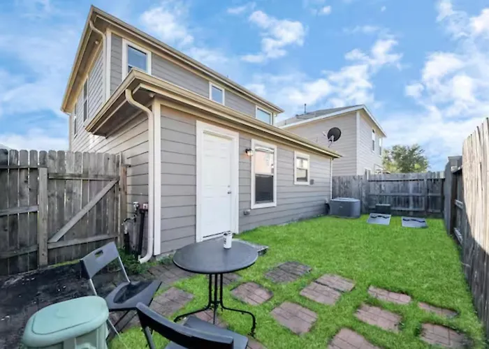 Pet-Frndlyretreat . 600Mbpswifi 8Mi To Iah Sleeps 14 Villa Houston