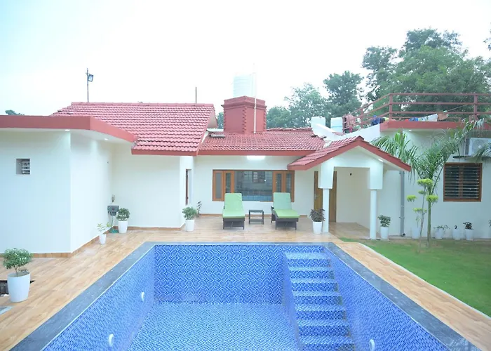 Aravali Farmstay 3Bhk Villa With Large Swimming Pool And Spacious Lawn In Gurgaon