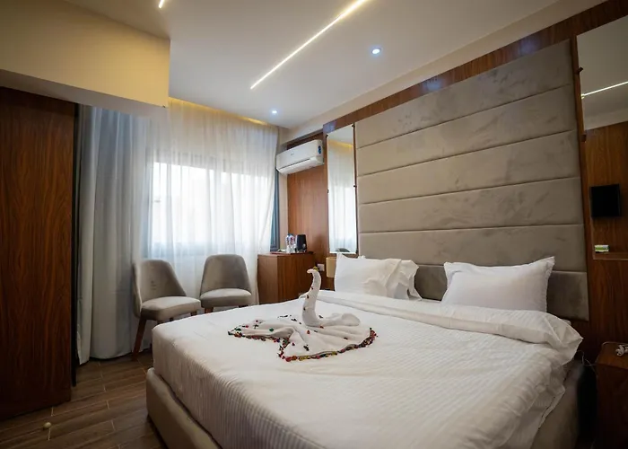 Tuya Pyramids Inn Kafret el-Gabal
