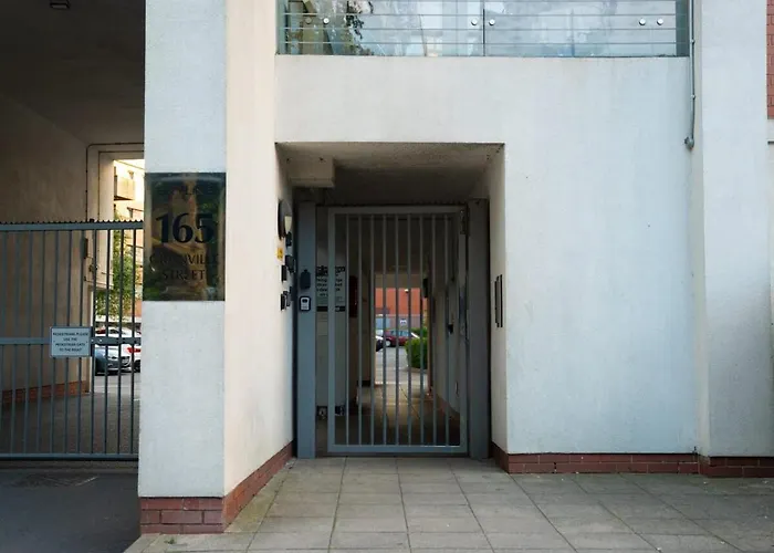 2 Bed 2 Bath Apartment Birmingham City Centre