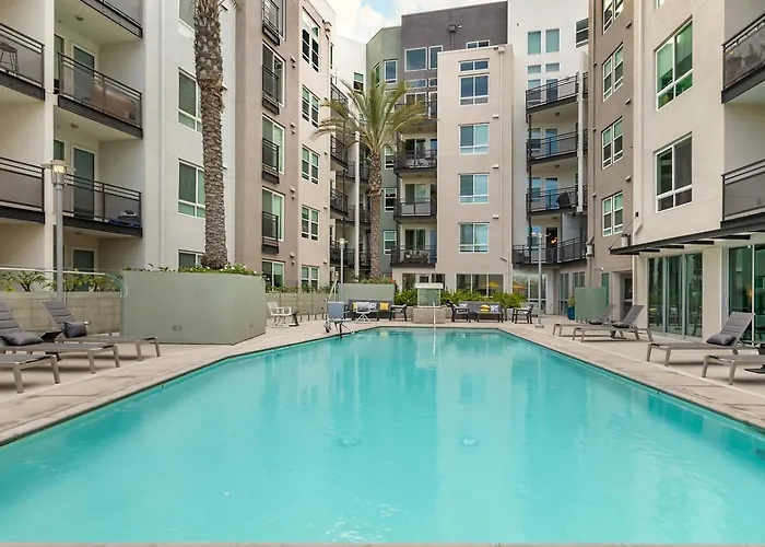 Mid Century With Pool Gym And Parking 10Min To Cedars Apartment Los Angeles