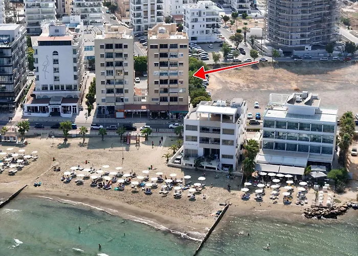Luxury Stay At Mackenzie Beach With Private Parking And Balcony Larnaca