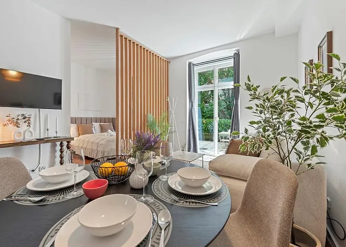 Central & Peaceful Apartment With Terrace Vienna