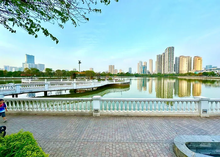 Delux 2 Bedroom Apt In Vinhomes Green Bay 25' To Airport Hanoi