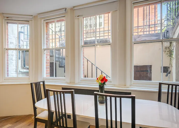 2 Bedrooms 2 Bathrooms Harrods London