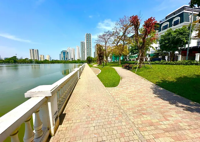 Great Amenities, Convenient Location Luxury 2 Bedroom Apt Hanoi