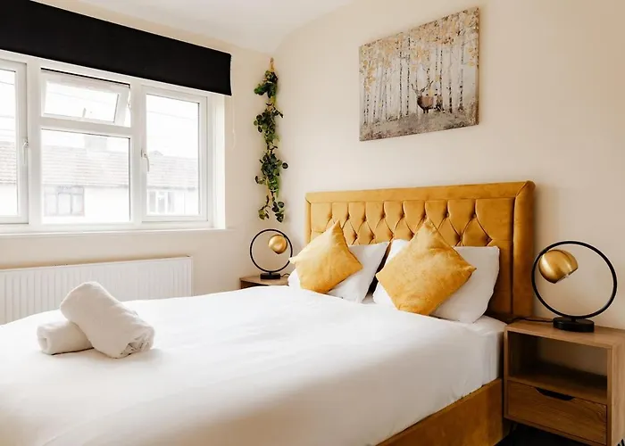 3Br, Sleep6,Contractors,Families 2 Min To Westham & Starlane Villa London