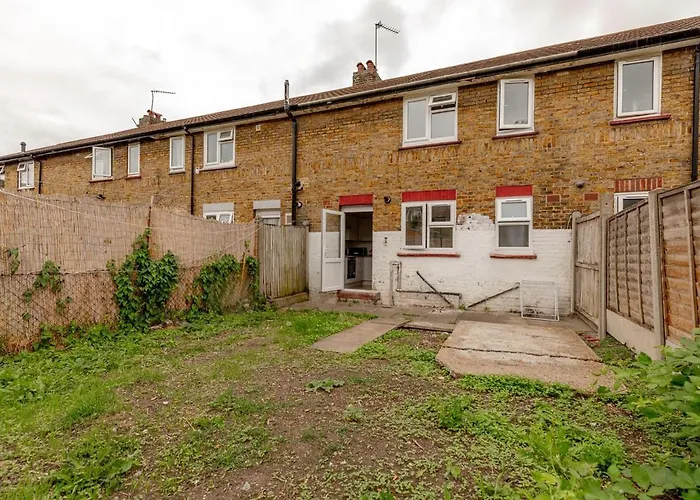 3Br, Sleep6,Contractors,Families 2 Min To Westham & Starlane Villa London