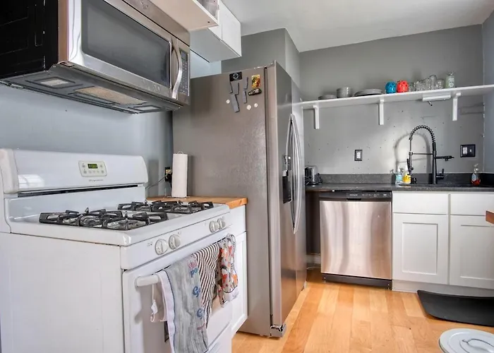 Charming 2 Bedroom Centrally Located Indianapolis