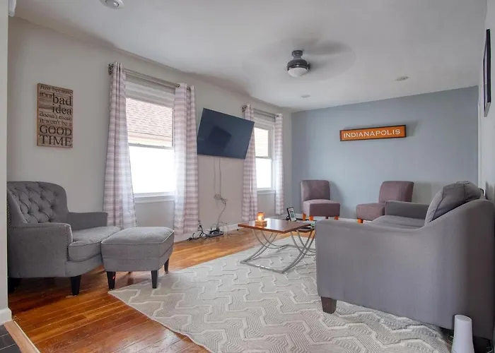 Charming 2 Bedroom Centrally Located Indianapolis