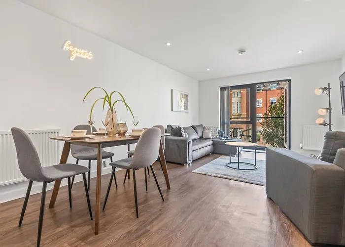 York - Balcony - Central - Sleeps 6