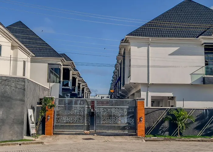 Lekki Luxury 4 Bedroom With 24 Power, Security, Ps5, Pool & Gym