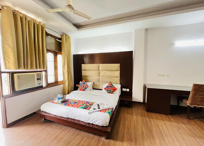 Hotel Paradise - Near 1 Min Walk In Nizamuddin Railway Station New Delhi