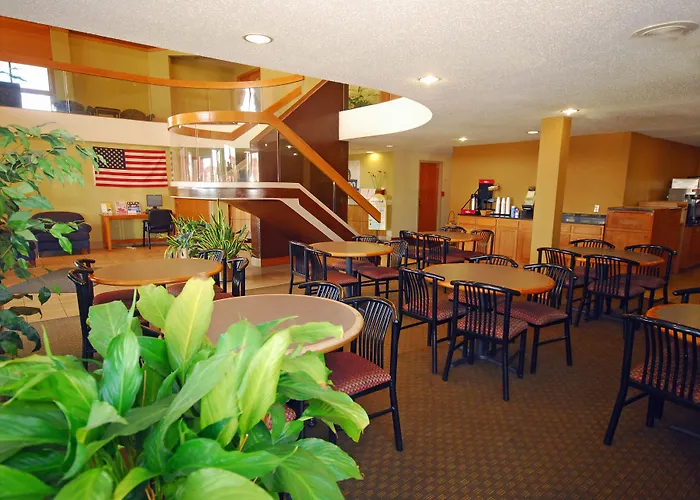 Days Inn & Suites By Wyndham Northwest Indianapolis Zionsville
