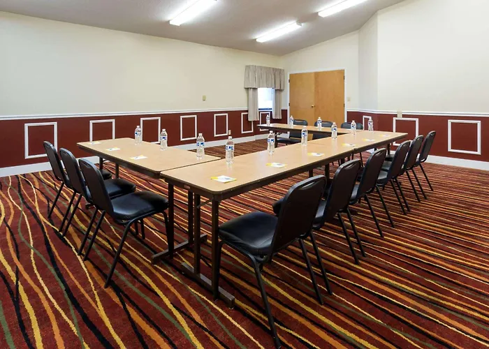 Days Inn & Suites By Wyndham Northwest Indianapolis Zionsville