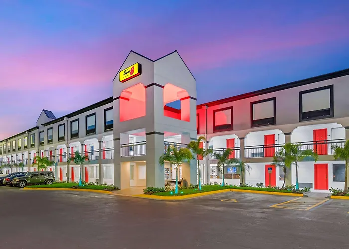 Super 8 By Wyndham Orlando Near Florida Mall Williamsburg