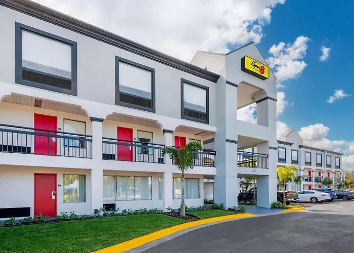 Super 8 By Wyndham Orlando Near Florida Mall Williamsburg