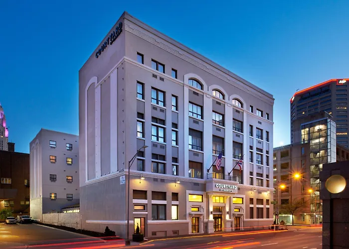 Courtyard By Marriott Columbus Downtown Hotel