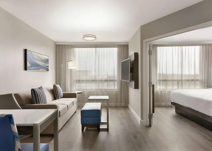 Embassy Suites By Hilton Montreal Airport Pointe-Claire