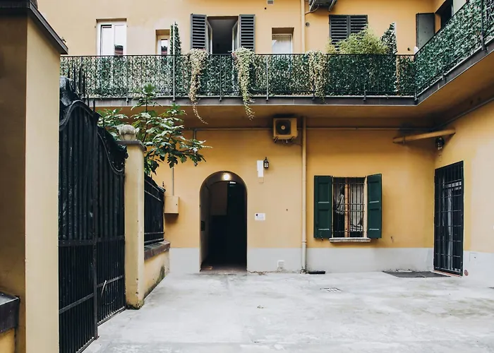Piazza Aldrovandi - Quiet Balcony Apartment In The Historic Center Bologna