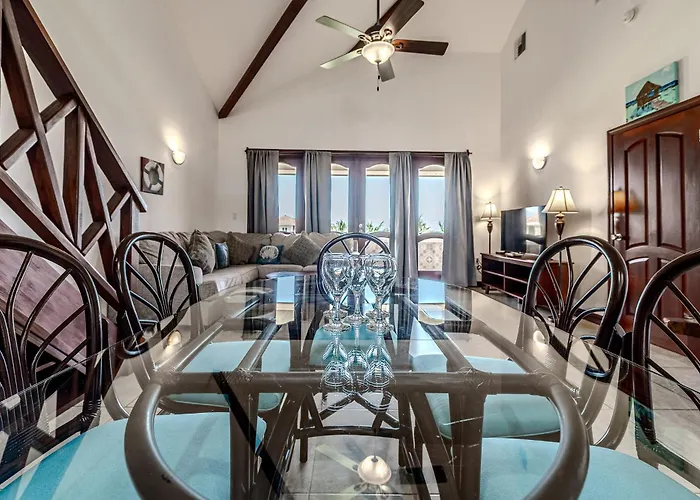 Seiri Del Mar Villa Hopkins
