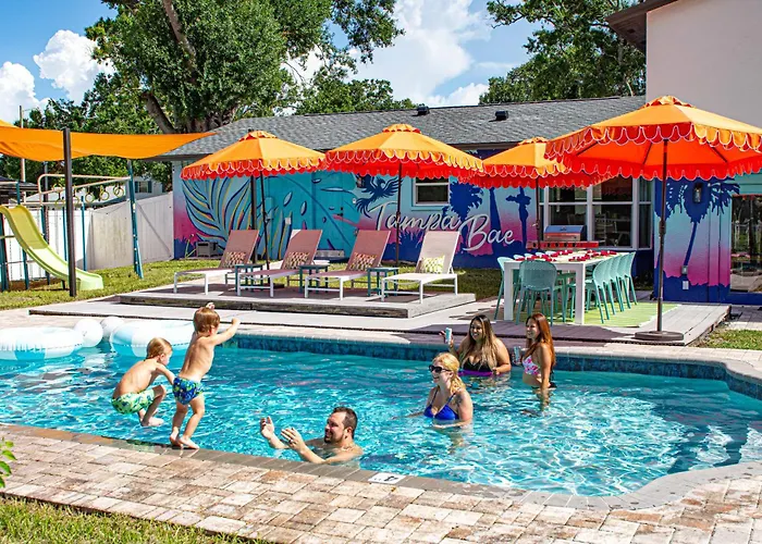 New-Heated Pool-Pickleball-Hot Tub-Movie Theater-Game Room-Playset-Basketball-10 Beds Tampa