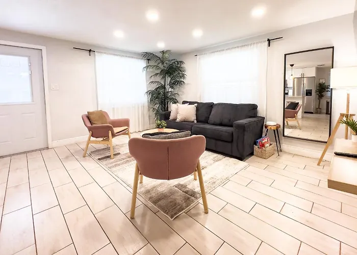Chic & Stylish House In Tampa Ybor&Busch Villa