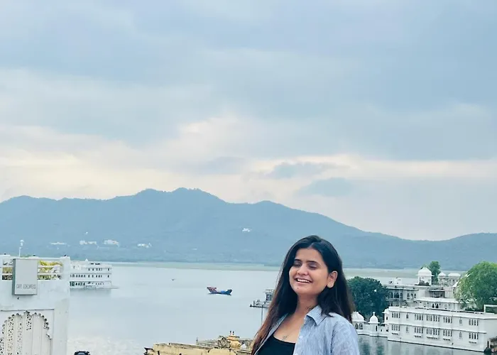 Hype Hostel Udaipur - Lake View Rooftop
