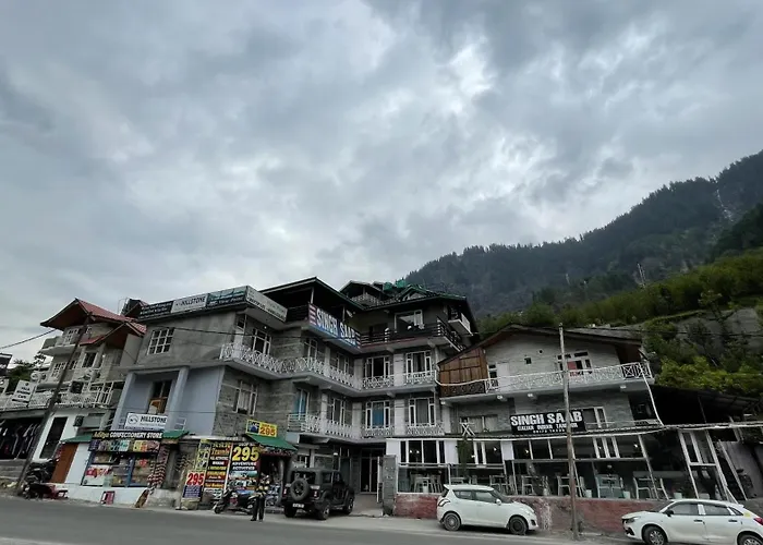 Singh Saab Rooms & Cafe Manāli