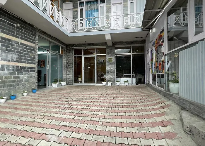 Singh Saab Rooms & Cafe Manāli