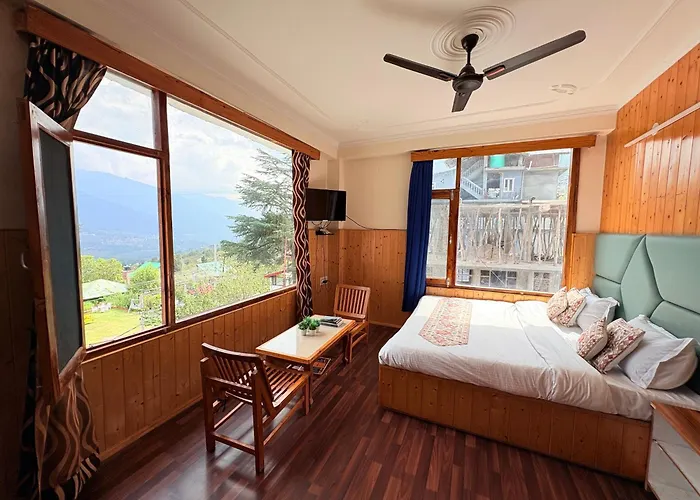 Suraj Retreat Inn " Near Mall Road " Bonfire ! Open Terrace ! Personal Parking Manali 