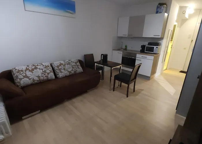 1-Zi Apartment Naehe U-Bahn U-3, Balkon, Garage Munich