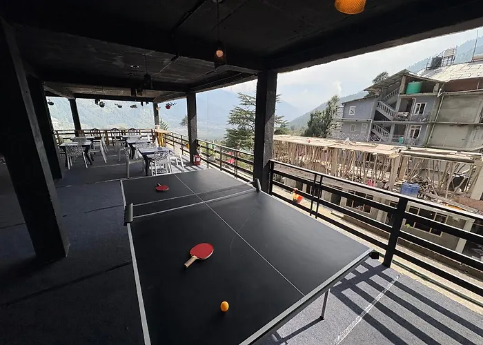 Suraj Retreat Inn " Near Mall Road " Bonfire ! Open Terrace ! Personal Parking Manali 