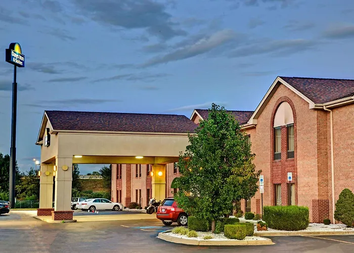 Days Inn & Suites By Wyndham Louisville Sw