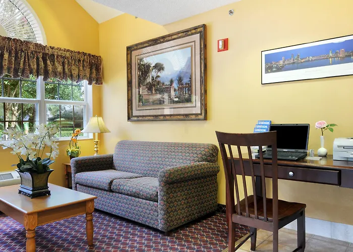 Hometown Inn & Suites Jacksonville Butler Blvd./Southpoint
