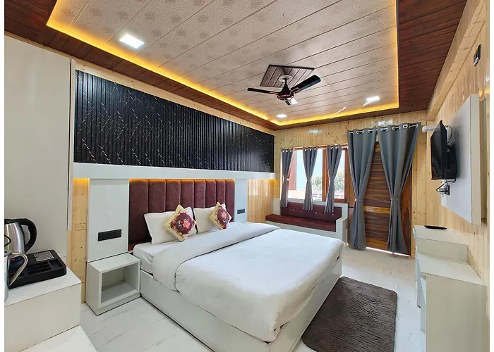 Hotel Boutique Sangita Paradise Lake View Mall Road Nainital - Newly Decorated - Near Mall Road Laxurious Lake View Rooms With Balcony - Free Parking & Wi-Fi - Restaurant Facilities - Best Hotel In Nainital