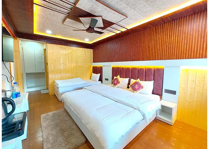 Hotel Boutique Sangita Paradise Lake View Mall Road Nainital - Newly Decorated - Near Mall Road Laxurious Lake View Rooms With Balcony - Free Parking & Wi-Fi - Restaurant Facilities - Best Hotel In Nainital