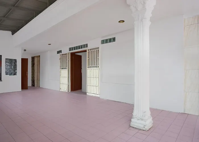 Hotel O Medan Near Sun Plaza Formerly Medan Baru House