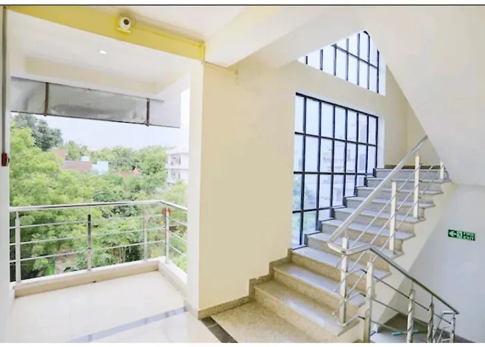 Hotel !Kashi Heaven Bhu! Best Location Near Shree Kashi Vishwanath Temple - Providing Fully Air Conditioned Rooms Varanasi