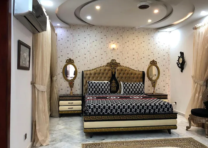 Nomi Prince Lahore