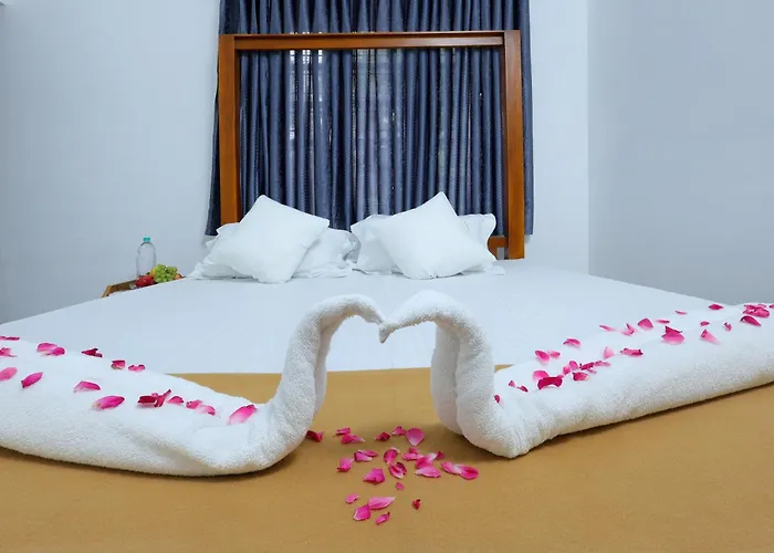 Ganesha Homestay, Cochin, Near Paniyeli Poru Waterfalls Malayattur