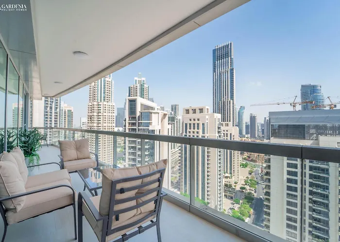 Downtown Dubai- Modern Upgraded 1 Bedroom Plus Study Room With Luxury Interiors And Partial Fountain Views