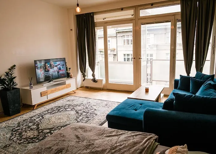 Bright 120M Apartment 2Br Balconies Near Castle Prague