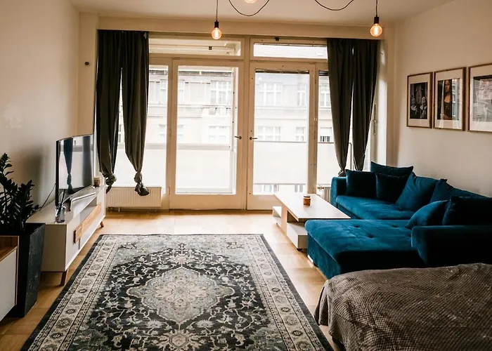 Bright 120M Apartment 2Br Balconies Near Castle Prague