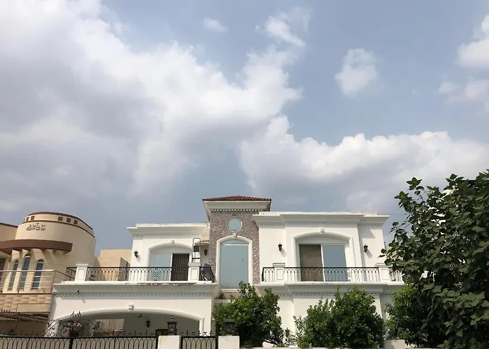 Nomi Prince Lahore