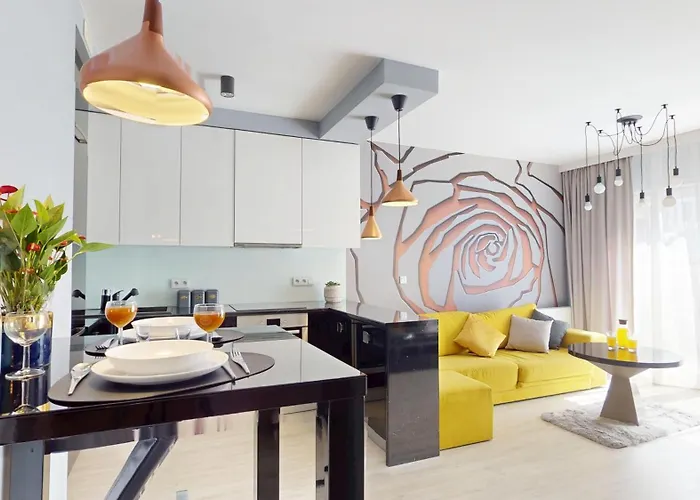Golden Hour Rose - Kurkowa 14 Residence Wroclaw
